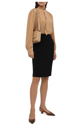 Женская юбка из вискозы VERSACE черного цвета по цене 62150 руб., арт. 1000951/1A00701 | Фото 2 Женская юбка из вискозы VERSACE черного цвета, арт. 1000951/1A00701 | Фото 2 (Длина Ж (юбки, платья, шорты): До колена; Материал внешний: Вискоза; Материал подклада: Синтетический материал; Стили: Гламурный; Женское Кросс-КТ: Юбка-одежда, Юбка-карандаш)