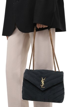 Женская сумка loulou small SAINT LAURENT темно-синего цвета по цене 156000 руб., арт. 494699/1U867 | Фото 2 Женская сумка loulou small SAINT LAURENT темно-синего цвета, арт. 494699/1U867 | Фото 2 (Размер: small; Материал: Натуральная кожа, Натуральная замша; Ремень/цепочка: На ремешке; Сумки-технические: Сумки через плечо)