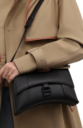 Женская сумка hourglass xs BALENCIAGA черного цвета по цене 130500 руб., арт. 671355/29S17 | Фото 2 Женская сумка hourglass xs BALENCIAGA черного цвета, арт. 671355/29S17 | Фото 2 (Размер: small; Материал: Натуральная кожа; Ремень/цепочка: На ремешке; Сумки-технические: Сумки через плечо)