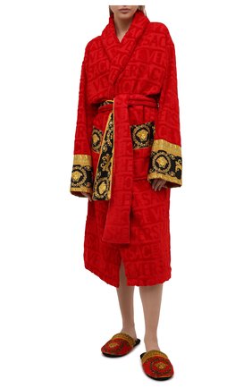Женского текстильные домашние туфли VERSACE красного цвета по цене 12900 руб., арт. ZSLP00002/ZC0SP075 | Фото 2 Женского текстильные домашние туфли VERSACE красного цвета, арт. ZSLP00002/ZC0SP075 | Фото 2 (Материал внешний: Текстиль; Материал внутренний: Текстиль; Женское Кросс-КТ: тапочки-домашняя обувь; Подошва: Платформа)
