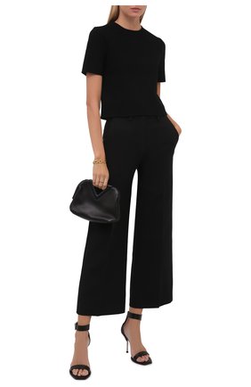 Женский топ из вискозы ALEXANDER MCQUEEN черного цвета по цене 94450 руб., арт. 667770/Q1AU9 | Фото 2 Женский топ из вискозы ALEXANDER MCQUEEN черного цвета, арт. 667770/Q1AU9 | Фото 2 (Рукава: Короткие; Длина (для топов): Укороченные; Материал внешний: Вискоза; Стили: Кэжуэл)