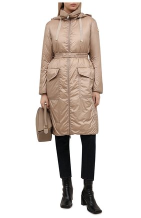 Женский пуховик MONCLER бежевого цвета по цене 151300 руб., арт. G2-093-1C000-43-5396Q | Фото 2 Женский пуховик MONCLER бежевого цвета, арт. G2-093-1C000-43-5396Q | Фото 2 (Материал подклада: Синтетический материал; Материал внешний: Синтетический материал; Материал утеплителя: Пух и перо; Длина (верхняя одежда): До колена; Рукава: Длинные; Стили: Спорт-шик; Кросс-КТ: Пуховик)