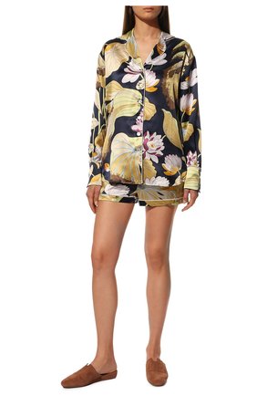 Женская шелковая пижама OLIVIA VON HALLE синего цвета по цене 39950 руб., арт. AW2122 | Фото 2 Женская шелковая пижама OLIVIA VON HALLE синего цвета, арт. AW2122 | Фото 2 (Длина Ж (юбки, платья, шорты): Мини; Длина (для топов): Стандартные; Рукава: Длинные; Материал внешний: Шелк)