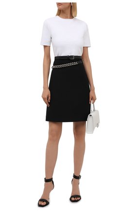 Женский топ из вискозы ALEXANDER MCQUEEN белого цвета по цене 94450 руб., арт. 667770/Q1AU9 | Фото 2 Женский топ из вискозы ALEXANDER MCQUEEN белого цвета, арт. 667770/Q1AU9 | Фото 2 (Материал внешний: Вискоза; Рукава: Короткие; Стили: Кэжуэл; Длина (для топов): Стандартные, Укороченные)