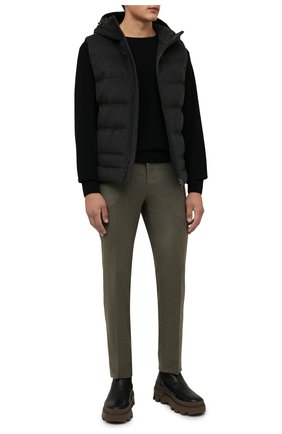 Мужской пуховый жилет LORO PIANA темно-серого цвета по цене 365500 руб., арт. FAL3491 | Фото 2 Мужской пуховый жилет LORO PIANA темно-серого цвета, арт. FAL3491 | Фото 2 (Материал утеплителя: Пух и перо, Шерсть; Материал внешний: Кашемир, Шерсть; Длина (верхняя одежда): Короткие; Кросс-КТ: Куртка, Пуховик; Стили: Спорт-шик)