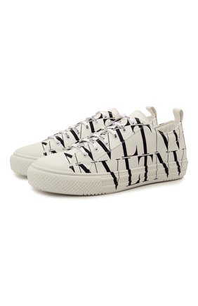 Мужские текстильные кеды giggies VALENTINO белого цвета по цене 47950 руб., арт. WY2S0D57/JKY | Фото 1 Мужские текстильные кеды giggies VALENTINO белого цвета, арт. WY2S0D57/JKY | Фото 1 (Материал внутренний: Текстиль; Материал внешний: Текстиль; Подошва: Массивная)