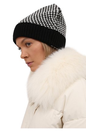 Женская кашемировая шапка KITON черно-белого цвета по цене 84250 руб., арт. D52763X0479A | Фото 2 Женская кашемировая шапка KITON черно-белого цвета, арт. D52763X0479A | Фото 2 (Материал: Кашемир, Шерсть)