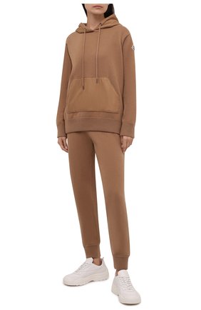 Женские джоггеры из шерсти и кашемира MONCLER бежевого цвета по цене 74100 руб., арт. G2-093-9L000-01-M1127 | Фото 2 Женские джоггеры из шерсти и кашемира MONCLER бежевого цвета, арт. G2-093-9L000-01-M1127 | Фото 2 (Материал внешний: Шерсть, Кашемир; Стили: Спорт-шик; Кросс-КТ: Трикотаж; Длина (брюки, джинсы): Стандартные; Силуэт Ж (брюки и джинсы): Джоггеры)