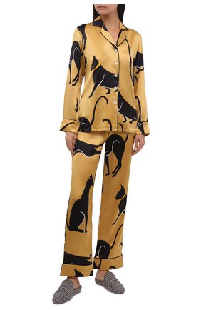 Женская шелковая пижама OLIVIA VON HALLE золотого цвета по цене 47300 руб., арт. AW2101 | Фото 1 Женская шелковая пижама OLIVIA VON HALLE золотого цвета, арт. AW2101 | Фото 1 (Длина Ж (юбки, платья, шорты): Мини; Длина (брюки, джинсы): Стандартные; Длина (для топов): Стандартные; Рукава: Длинные; Материал внешний: Шелк)