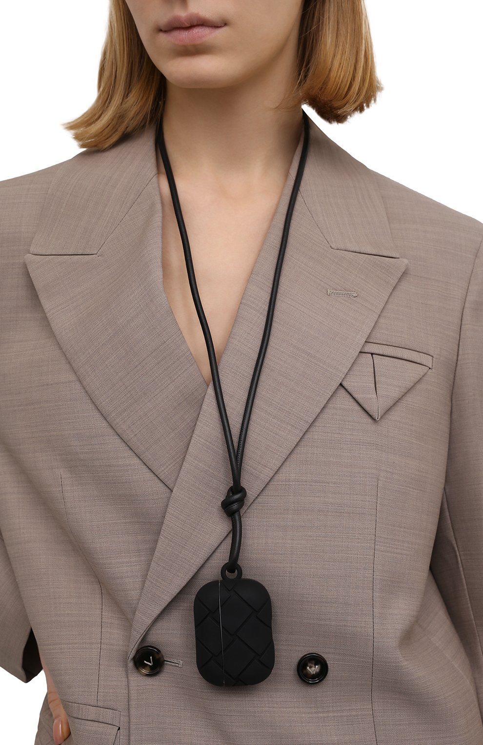 Чехол для airpods pro BOTTEGA VENETA черного цвета по цене 0 руб., арт. 670190/V0EY1 | Фото 2 Чехол для airpods pro BOTTEGA VENETA черного цвета, арт. 670190/V0EY1 | Фото 2 (Материал: Пластик)