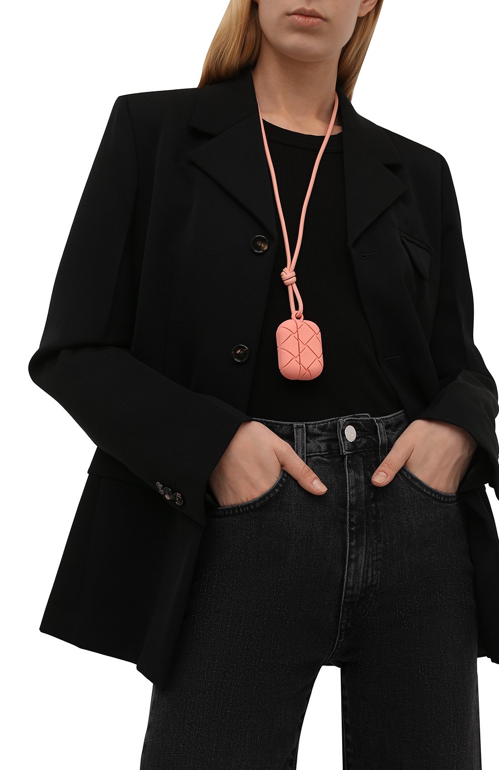 Чехол для airpods pro BOTTEGA VENETA розового цвета по цене 12550 руб., арт. 670190/V0EY1 | Фото 2 Чехол для airpods pro BOTTEGA VENETA розового цвета, арт. 670190/V0EY1 | Фото 2 (Материал: Пластик)