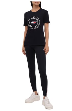 Женские леггинсы TOMMY HILFIGER темно-синего цвета по цене 6990 руб., арт. S10S100945 | Фото 2 Женские леггинсы TOMMY HILFIGER темно-синего цвета, арт. S10S100945 | Фото 2 (Длина (брюки, джинсы): Стандартные; Материал внешний: Синтетический материал; Стили: Спорт-шик; Женское Кросс-КТ: Леггинсы-одежда, Леггинсы-спорт)