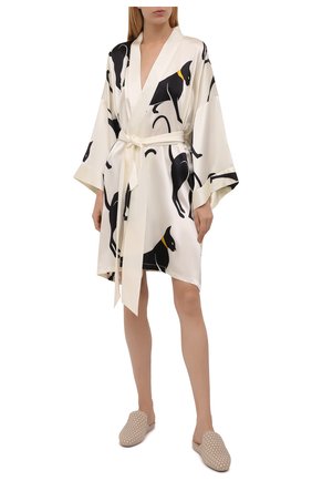 Женский шелковый халат OLIVIA VON HALLE черно-белого цвета по цене 46450 руб., арт. AW2143 | Фото 2 Женский шелковый халат OLIVIA VON HALLE черно-белого цвета, арт. AW2143 | Фото 2 (Материал внешний: Шелк; Длина Ж (юбки, платья, шорты): Мини; Рукава: Длинные)