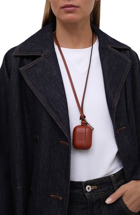 Кожаный чехол для airpods pro LOEWE коричневого цвета по цене 25350 руб., арт. C500036X01 | Фото 2 Кожаный чехол для airpods pro LOEWE коричневого цвета, арт. C500036X01 | Фото 2 (Женское Кросс-КТ: Кожа AirPods)