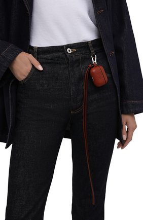 Кожаный чехол для airpods pro LOEWE коричневого цвета по цене 35550 руб., арт. C500036X01 | Фото 6 Кожаный чехол для airpods pro LOEWE коричневого цвета, арт. C500036X01 | Фото 6 (Материал: Натуральная кожа; Женское Кросс-КТ: Кожа AirPods)