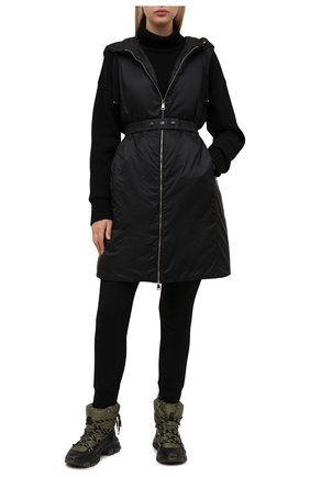 Женский пуховый жилет MONCLER черного цвета по цене 114300 руб., арт. G2-093-1C000-44-5396Q | Фото 2 Женский пуховый жилет MONCLER черного цвета, арт. G2-093-1C000-44-5396Q | Фото 2 (Материал подклада: Синтетический материал; Материал утеплителя: Пух и перо; Длина (верхняя одежда): До середины бедра; Материал внешний: Синтетический материал; Кросс-КТ: Пуховик; Стили: Спорт-шик)