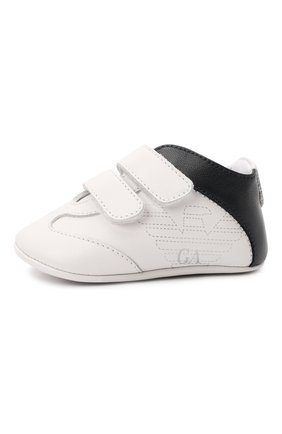 Детские кожаные пинетки EMPORIO ARMANI белого цвета по цене 10350 руб., арт. XLX002/X0N23 | Фото 2 Детские кожаные пинетки EMPORIO ARMANI белого цвета, арт. XLX002/X0N23 | Фото 2