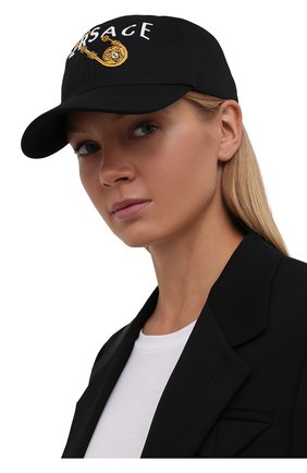 Женская хлопковая бейсболка safety pin VERSACE черного цвета по цене 29950 руб., арт. ICAP004/A233165 | Фото 2 Женская хлопковая бейсболка safety pin VERSACE черного цвета, арт. ICAP004/A233165 | Фото 2 (Материал: Хлопок, Текстиль)