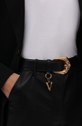 Женский кожаный ремень VERSACE черного цвета по цене 39200 руб., арт. 1001424/1A01056 | Фото 2 Женский кожаный ремень VERSACE черного цвета, арт. 1001424/1A01056 | Фото 2