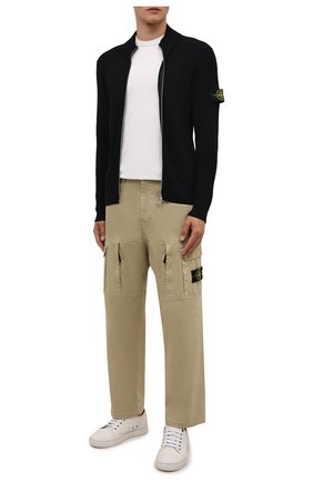 Мужской шерстяной кардиган STONE ISLAND темно-синего цвета по цене 36300 руб., арт. 7515523C2 | Фото 2 Мужской шерстяной кардиган STONE ISLAND темно-синего цвета, арт. 7515523C2 | Фото 2 (Материал внешний: Шерсть; Мужское Кросс-КТ: Кардиган-одежда; Стили: Кэжуэл; Рукава: Длинные; Длина (для топов): Стандартные)
