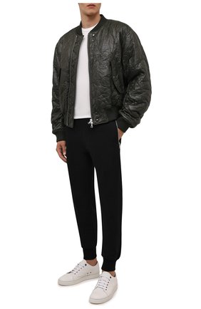 Мужские хлопковые джоггеры DRIES VAN NOTEN черного цвета по цене 23600 руб., арт. 212-021114-3608 | Фото 2 Мужские хлопковые джоггеры DRIES VAN NOTEN черного цвета, арт. 212-021114-3608 | Фото 2 (Материал внешний: Хлопок; Длина (брюки, джинсы): Стандартные; Силуэт М (брюки): Джоггеры; Мужское Кросс-КТ: Брюки-трикотаж; Стили: Спорт-шик)