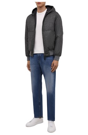 Мужской пуховый бомбер GIORGIO ARMANI серого цвета по цене 337500 руб., арт. 1WG0B05Y/T02VS | Фото 2 Мужской пуховый бомбер GIORGIO ARMANI серого цвета, арт. 1WG0B05Y/T02VS | Фото 2 (Материал внешний: Кашемир, Шерсть; Материал подклада: Синтетический материал; Материал утеплителя: Пух и перо; Длина (верхняя одежда): Короткие; Рукава: Длинные; Кросс-КТ: Куртка; Мужское Кросс-КТ: пуховик-короткий, шерсть и кашемир; Стили: Кэжуэл; Принт: Без принта)