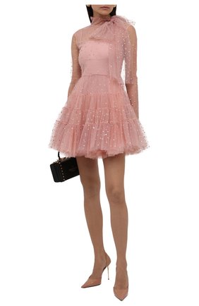 Женское платье REDVALENTINO светло-розового цвета по цене 104500 руб., арт. WR3VABM0/5YP | Фото 2 Женское платье REDVALENTINO светло-розового цвета, арт. WR3VABM0/5YP | Фото 2 (Материал внешний: Синтетический материал; Материал подклада: Синтетический материал; Стили: Романтичный; Случай: Вечерний; Рукава: Длинные; Длина Ж (юбки, платья, шорты): Мини)