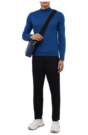 Мужской шерстяной свитер GIORGIO ARMANI синего цвета по цене 66900 руб., арт. 6KSM46/SM44Z | Фото 2 Мужской шерстяной свитер GIORGIO ARMANI синего цвета, арт. 6KSM46/SM44Z | Фото 2 (Материал внешний: Шерсть, Синтетический материал; Мужское Кросс-КТ: Свитер-одежда; Рукава: Длинные; Длина (для топов): Стандартные; Принт: Без принта; Стили: Кэжуэл)
