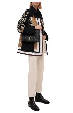 Женские кожаные ботинки vlogo signature VALENTINO черного цвета по цене 85300 руб., арт. WW2S0CT1/PYH | Фото 2 Женские кожаные ботинки vlogo signature VALENTINO черного цвета, арт. WW2S0CT1/PYH | Фото 2 (Материал внутренний: Натуральная кожа; Каблук тип: Устойчивый; Женское Кросс-КТ: Челси-ботинки; Подошва: Плоская; Каблук высота: Низкий)