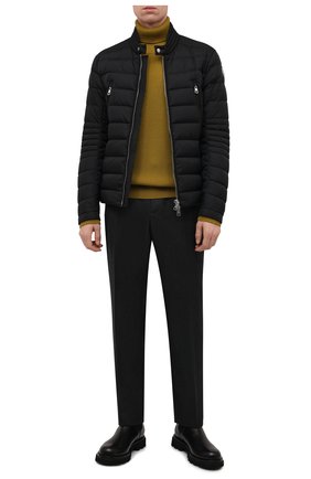 Мужская пуховая куртка amiot MONCLER черного цвета по цене 89800 руб., арт. G2-091-1A001-43-68352 | Фото 2 Мужская пуховая куртка amiot MONCLER черного цвета, арт. G2-091-1A001-43-68352 | Фото 2 (Материал подклада: Синтетический материал; Длина (верхняя одежда): Короткие; Материал утеплителя: Пух и перо; Рукава: Длинные; Материал внешний: Синтетический материал; Кросс-КТ: Куртка; Мужское Кросс-КТ: пуховик-короткий; Стили: Кэжуэл)