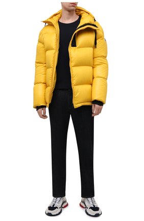 Мужская пуховик guitry MONCLER желтого цвета по цене 125200 руб., арт. G2-091-1A001-37-68950 | Фото 2 Мужская пуховик guitry MONCLER желтого цвета, арт. G2-091-1A001-37-68950 | Фото 2 (Материал подклада: Синтетический материал; Материал внешний: Синтетический материал; Материал утеплителя: Пух и перо; Рукава: Длинные; Кросс-КТ: Куртка; Мужское Кросс-КТ: пуховик-короткий; Стили: Спорт-шик; Длина (верхняя одежда): До середины бедра)