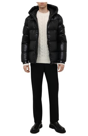 Мужской шерстяной свитер MONCLER кремвого цвета по цене 54500 руб., арт. G2-091-9C000-08-M1211 | Фото 2 Мужской шерстяной свитер MONCLER кремвого цвета, арт. G2-091-9C000-08-M1211 | Фото 2 (Длина (для топов): Стандартные; Рукава: Длинные; Материал внешний: Шерсть; Принт: Без принта; Мужское Кросс-КТ: Свитер-одежда; Стили: Кэжуэл)