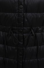 Женское пуховое пальто newent BURBERRY черного цвета, арт. 8046333 | Фото 5 (Рукава: Длинные; Длина (верхняя одежда): До колена; Материал внешн�ий: Синтетический материал; Региональные ограничения белый список (Axapta Mercury): RU; Кросс-КТ: Пуховик; Стили: Спорт-шик; Материал подклада: Синтетический материал; 1-2-бортные: Однобортные; Материал утеплителя: Пух и перо)