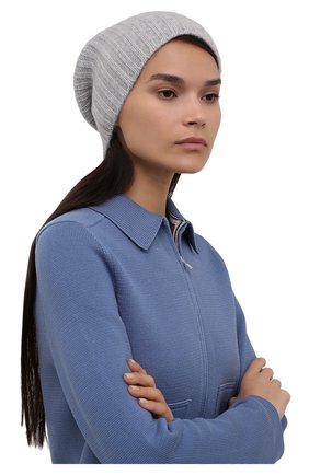 Женская кашемировая шапка ALLUDE серого цвета по цене 12900 руб., арт. 215/60630 | Фото 2 Женская кашемировая шапка ALLUDE серого цвета, арт. 215/60630 | Фото 2 (Материал: Кашемир, Шерсть)