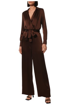 Женский комбинезон TOM FORD коричневого цвета по цене 237000 руб., арт. TU0245-FAX727 | Фото 2 Женский комбинезон TOM FORD коричневого цвета, арт. TU0245-FAX727 | Фото 2 (Материал внешний: Синтетический материал, Вискоза; Рукава: Длинные; Длина (брюки, джинсы): Стандартные; Женское Кросс-КТ: Комбинезон-одежда; Случай: Вечерний; Стили: Романтичный)