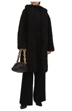 Женская шуба из овчины BOTTEGA VENETA темно-коричневого цвета по цене 624500 руб., арт. 669568/VKV70 | Фото 2 Женская шуба из овчины BOTTEGA VENETA темно-коричневого цвета, арт. 669568/VKV70 | Фото 2 (Рукава: Длинные; Длина (верхняя одежда): До колена; Материал внешний: Натуральный мех; Женское Кросс-КТ: Мех; Стили: Кэжуэл)