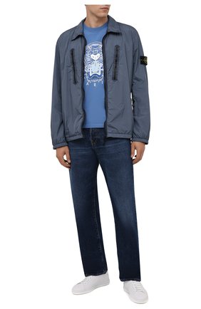 Мужская хлопковая футболка KENZO голубого цвета по цене 9255 руб., арт. FB65TS0204YA | Фото 2 Мужская хлопковая футболка KENZO голубого цвета, арт. FB65TS0204YA | Фото 2 (Материал внешний: Хлопок; Принт: С принтом; Длина (для топов): Стандартные; Рукава: Короткие; Стили: Кэжуэл)