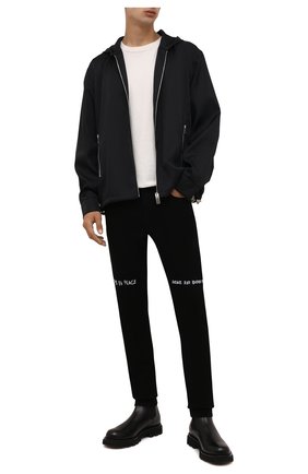 Мужская куртка GIVENCHY черного цвета по цене 142500 руб., арт. BM00RP13P9 | Фото 2 Мужская куртка GIVENCHY черного цвета, арт. BM00RP13P9 | Фото 2 (Длина (верхняя одежда): Короткие; Рукава: Длинные; Материал внешний: Синтетический материал; Материал подклада: Синтетический материал; Кросс-КТ: Куртка, Ветровка; Стили: Кэжуэл)