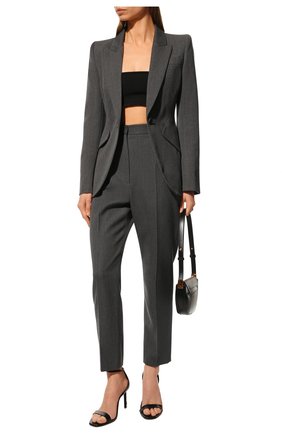 Женские шерстяные брюки ALEXANDER MCQUEEN серого цвета по цене 61950 руб., арт. 585118/QJACH | Фото 2 Женские шерстяные брюки ALEXANDER MCQUEEN серого цвета, арт. 585118/QJACH | Фото 2 (Материал внешний: Шерсть; Длина (брюки, джинсы): Укороченные; Стили: Кэжуэл; Женское Кросс-КТ: Брюки-одежда; Силуэт Ж (брюки и джинсы): Прямые)