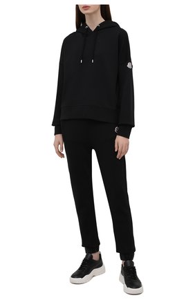Женский хлопковое худи MONCLER черного цвета по цене 43000 руб., арт. G2-093-8G000-29-809LC | Фото 2 Женский хлопковое худи MONCLER черного цвета, арт. G2-093-8G000-29-809LC | Фото 2 (Материал внешний: Хлопок; Стили: Спорт-шик; Женское Кросс-КТ: Худи-одежда, Худи-спорт; Длина (для топов): Стандартные; Рукава: Длинные)