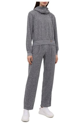 Женские брюки GIORGIO ARMANI синего цвета по цене 78200 руб., арт. 6KAP70/AJB0Z | Фото 2 Женские брюки GIORGIO ARMANI синего цвета, арт. 6KAP70/AJB0Z | Фото 2 (Длина (брюки, джинсы): Стандартные; Материал внешний: Вискоза, Синтетический материал; Стили: Спорт-шик; Женское Кросс-КТ: Брюки-одежда; Силуэт Ж (брюки и джинсы): Прямые)