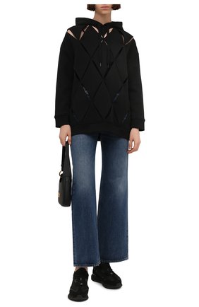 Женский хлопковое худи VALENTINO черного цвета по цене 173500 руб., арт. WB0MF13D6QM | Фото 2 Женский хлопковое худи VALENTINO черного цвета, арт. WB0MF13D6QM | Фото 2 (Материал подклада: Хлопок; Рукава: Длинные; Материал внешний: Хлопок; Длина (для топов): Удлиненные; Стили: Спорт-шик; Женское Кросс-КТ: Худи-одежда)