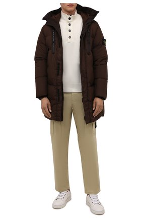 Мужская пуховик STONE ISLAND темно-коричневого цвета по цене 89950 руб., арт. 751570123 | Фото 2 Мужская пуховик STONE ISLAND темно-коричневого цвета, арт. 751570123 | Фото 2 (Материал утеплителя: Пух и перо; Материал подклада: Синтетический материал; Материал внешний: Синтетический материал; Кросс-КТ: Куртка; Рукава: Длинные; Длина (верхняя одежда): До середины бедра; Мужское Кросс-КТ: пуховик-короткий; Стили: Кэжуэл)