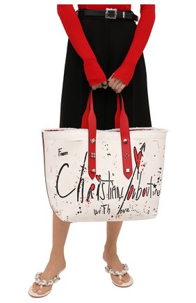 Женский сумка-тоут frangibus medium CHRISTIAN LOUBOUTIN кремвого цвета по цене 84600 руб., арт. 3215052/FRANGIBUS | Фото 2 Женский сумка-тоут frangibus medium CHRISTIAN LOUBOUTIN кремвого цвета, арт. 3215052/FRANGIBUS | Фото 2 (Материал: Текстиль; Размер: medium; Ошибки технического описания: Нет ширины; Сумки-технические: Сумки-шопперы)