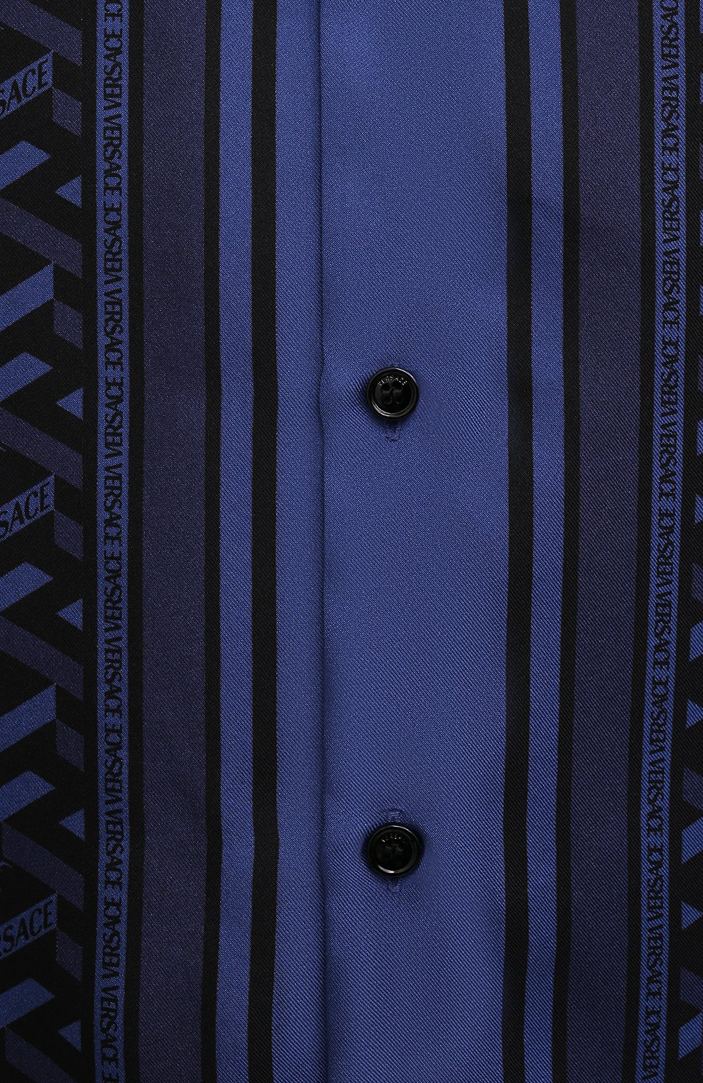 Мужская шелковая рубашка VERSACE синего цвета, арт. A84050/1A01613 | Фото 5 (Манжеты: На пуговицах; Воротник: Кент; Материал внешний: Шелк; Рукава: Длинные; Стили: Гламурный; Рубашки М: Classic Fit; Случай: Повседневный; Длина (для топов): Стандартные; Принт: С принтом)