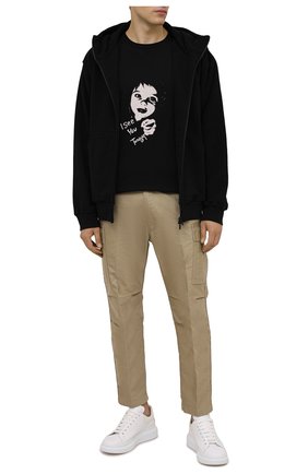 Мужская хлопковая футболка YOHJI YAMAMOTO черного цвета по цене 24800 руб., арт. HX-T91-077 | Фото 2 Мужская хлопковая футболка YOHJI YAMAMOTO черного цвета, арт. HX-T91-077 | Фото 2 (Материал внешний: Хлопок; Рукава: Короткие; Длина (для топов): Удлиненные; Принт: С принтом)