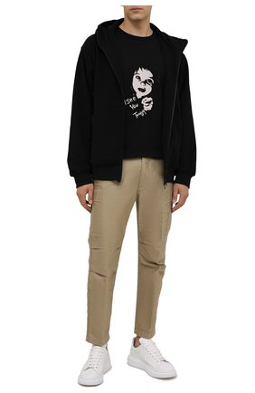 Мужской хлопковая толстовка YOHJI YAMAMOTO черного цвета по цене 59500 руб., арт. HX-T09-074 | Фото 2 Мужской хлопковая толстовка YOHJI YAMAMOTO черного цвета, арт. HX-T09-074 | Фото 2 (Материал внешний: Хлопок; Длина (для топов): Стандартные; Рукава: Длинные; Мужское Кросс-КТ: Толстовка-одежда; Стили: Спорт-шик)