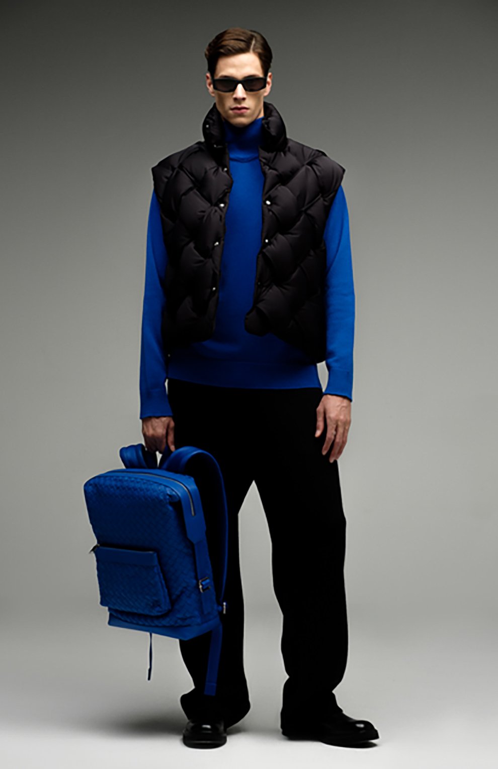 Мужской кожаный рюкзак classic intrecciato BOTTEGA VENETA синего цвета, арт. 653118/V0E54 | Фото 6 (Материал: Натуральная кожа; Стили: Кэжуэл; Размер: large)
