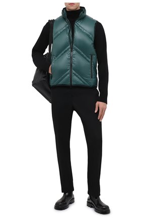 Мужской пуховый жилет BOTTEGA VENETA зеленого цвета по цене 139500 руб., арт. 660566/V0Y60 | Фото 2 Мужской пуховый жилет BOTTEGA VENETA зеленого цвета, арт. 660566/V0Y60 | Фото 2 (Материал внешний: Синтетический материал; Длина (верхняя одежда): Короткие; Материал подклада: Синтетический материал; Материал утеплителя: Пух и перо; Кросс-КТ: Куртка, Пуховик; Стили: Минимализм)