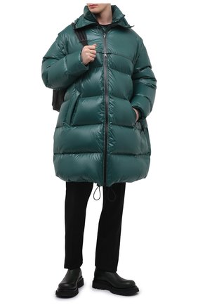 Мужская пуховик BOTTEGA VENETA зеленого цвета по цене 240000 руб., арт. 659727/V0Y60 | Фото 2 Мужская пуховик BOTTEGA VENETA зеленого цвета, арт. 659727/V0Y60 | Фото 2 (Материал утеплителя: Пух и перо; Материал подклада: Синтетический материал; Материал внешний: Синтетический материал; Рукава: Длинные; Кросс-КТ: Куртка; Мужское Кросс-КТ: пуховик-длинный; Длина (верхняя одежда): До колена; Стили: Минимализм)